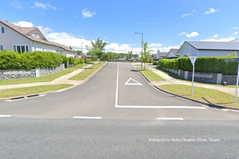 Photo of property in 37 Huka Heights Drive, Rangatira Park, Taupo, 3330