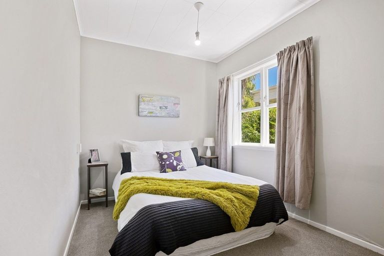 Photo of property in 120 Miromiro Road, Normandale, Lower Hutt, 5010