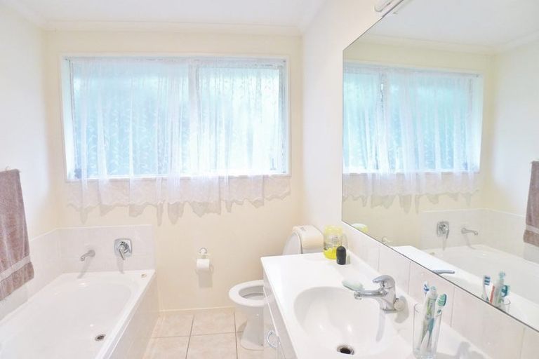 Photo of property in 2/12 Bowater Place, Manurewa, Auckland, 2102