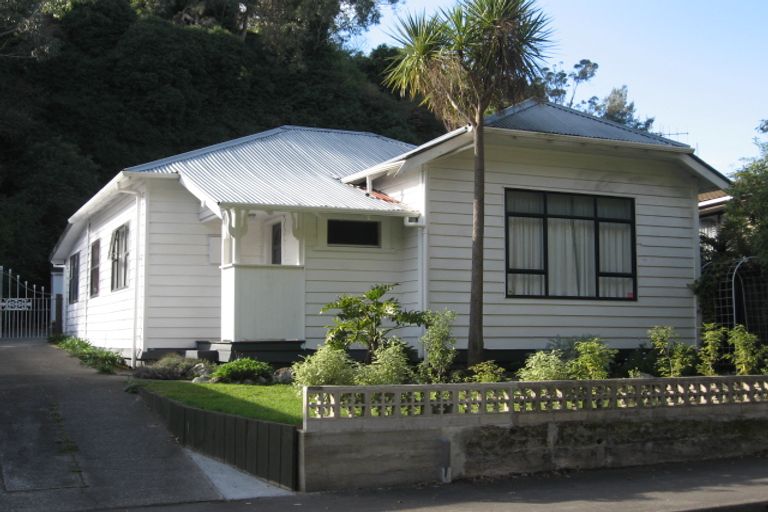Photo of property in 105 Milton Road, Bluff Hill, Napier, 4110