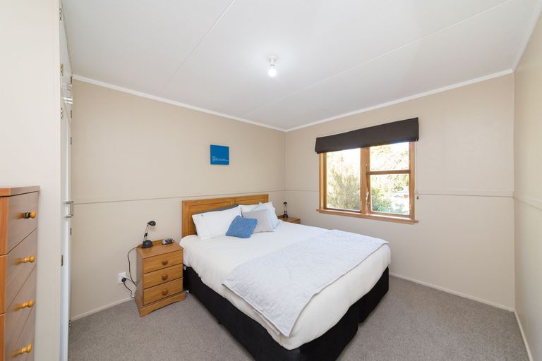 Photo of property in 12 Linmor Place, Terrace End, Palmerston North, 4410