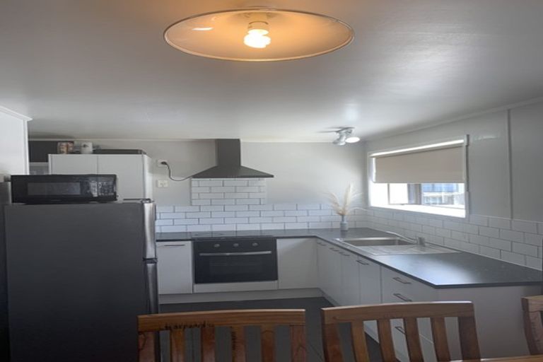 Photo of property in 2/4 Etherton Drive, Weymouth, Auckland, 2103