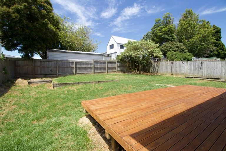 Photo of property in 79 Sabulite Road, Kelston, Auckland, 0602