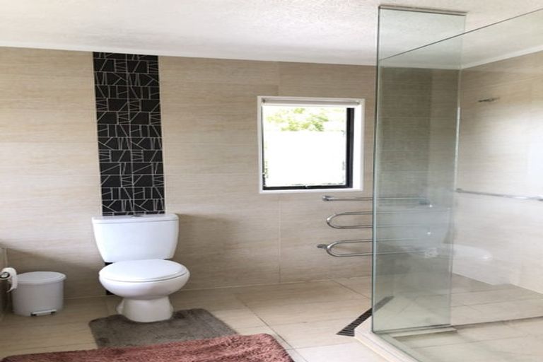 Photo of property in 947 East Coast Road, Torbay, Auckland, 0630