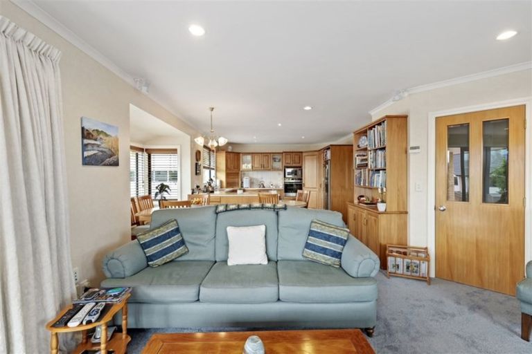 Photo of property in 13 Claremont Rise, Levin, 5510