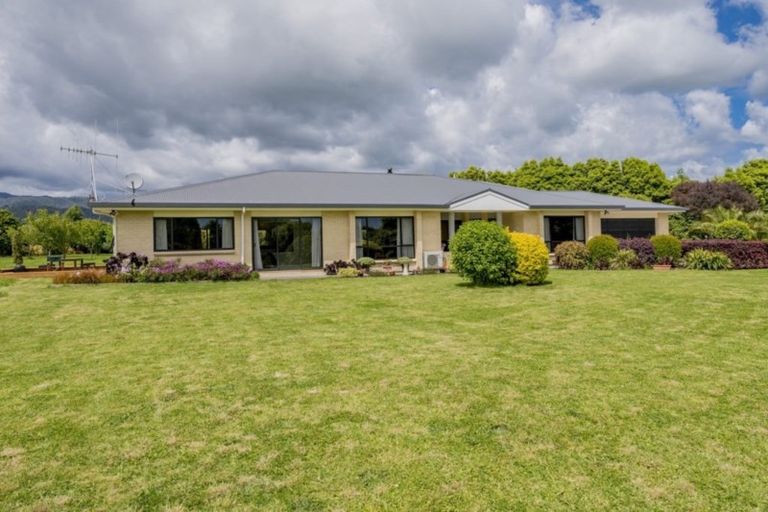 Photo of property in 16 Pukematawai Lane, Levin, 5571