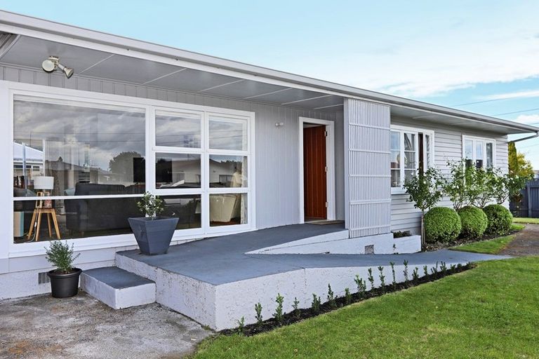 Photo of property in 2 Alexander Avenue, Onekawa, Napier, 4110