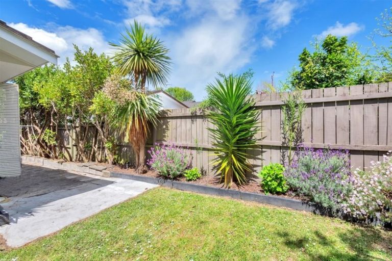 Photo of property in 1/6 Putney Place, Ranui, Auckland, 0612