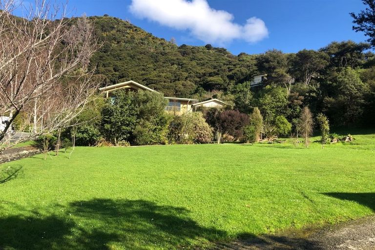 Photo of property in 21 Amelia Crescent, Waikawa, Picton, 7220