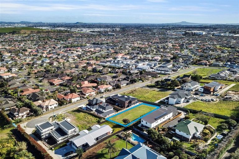Photo of property in 22 Roxborough Place, East Tamaki Heights, Auckland, 2016