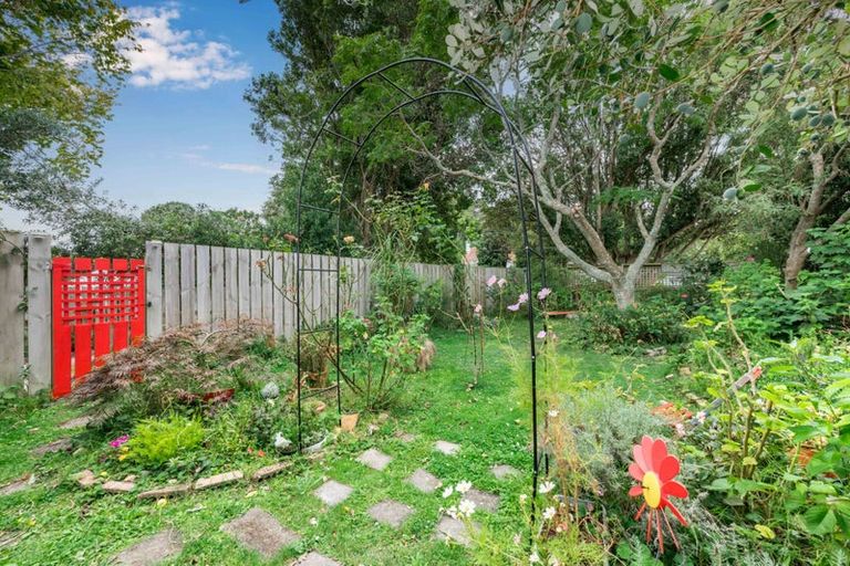 Photo of property in 42 Ruapehu Street, Paraparaumu, 5032