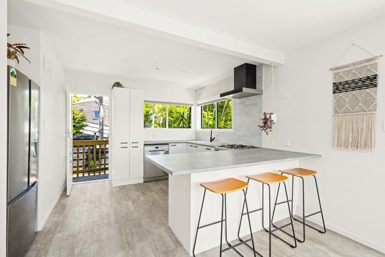 Photo of property in 1/92 Saddleback Rise, Murrays Bay, Auckland, 0630