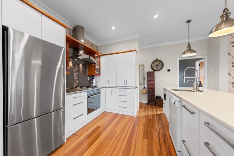 Photo of property in 124 Carrington Street, Lower Vogeltown, New Plymouth, 4310