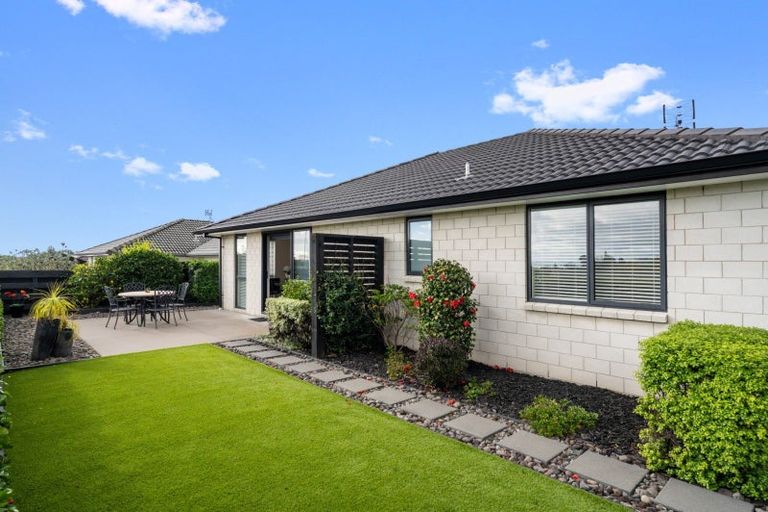 Photo of property in 18 Vista Close, Omokoroa, 3114
