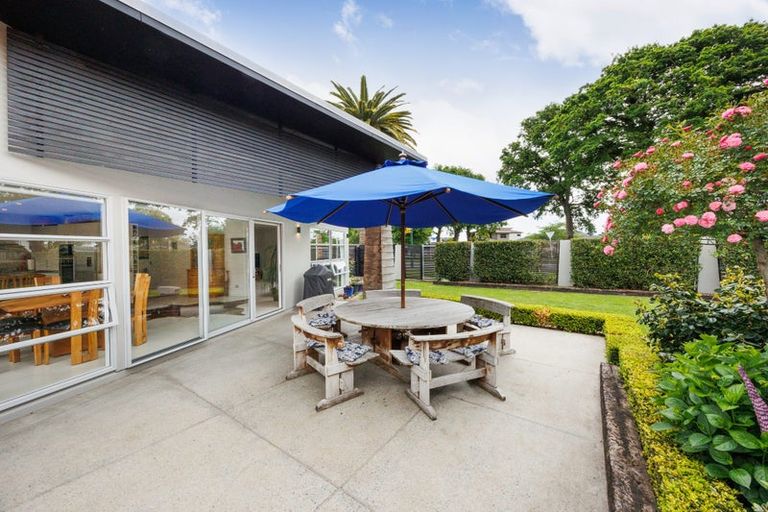 Photo of property in 6 The Oaks, Awapuni, Palmerston North, 4412