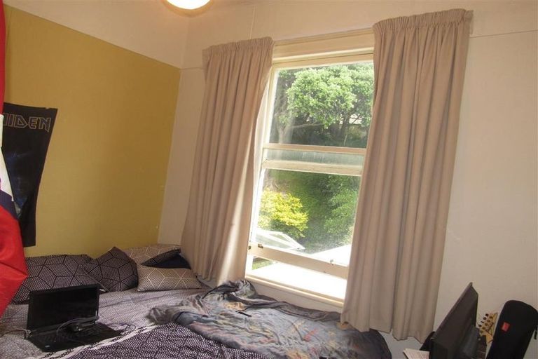 Photo of property in 2a Russell Terrace, Newtown, Wellington, 6021