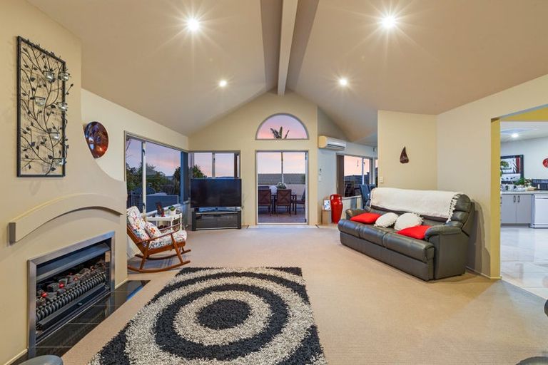 Photo of property in 26 Savoy Road, Orewa, 0931