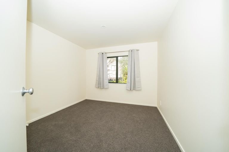 Photo of property in 2/3 Orwell Road, Greenhithe, Auckland, 0632