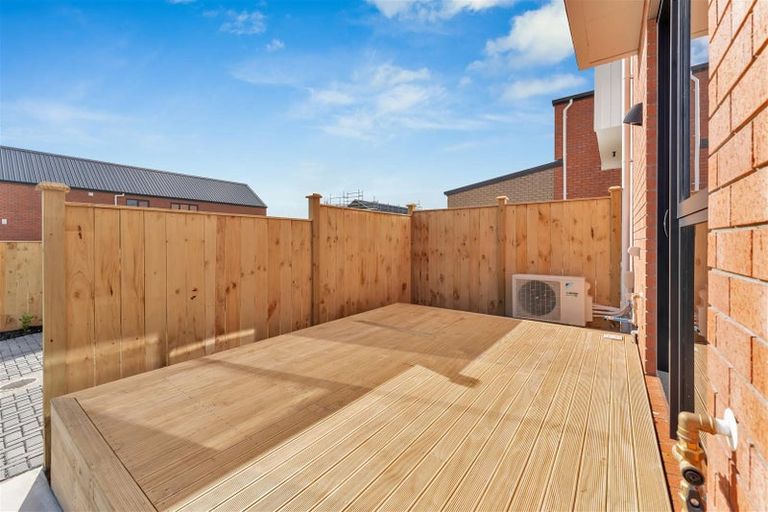 Photo of property in 16 Waimarie Drive, Karaka, 2578