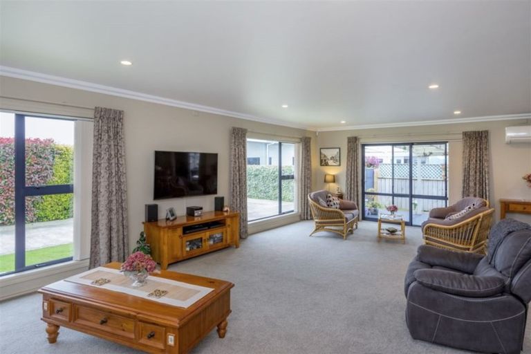 Photo of property in 10 Burnfield Way, Levin, 5510