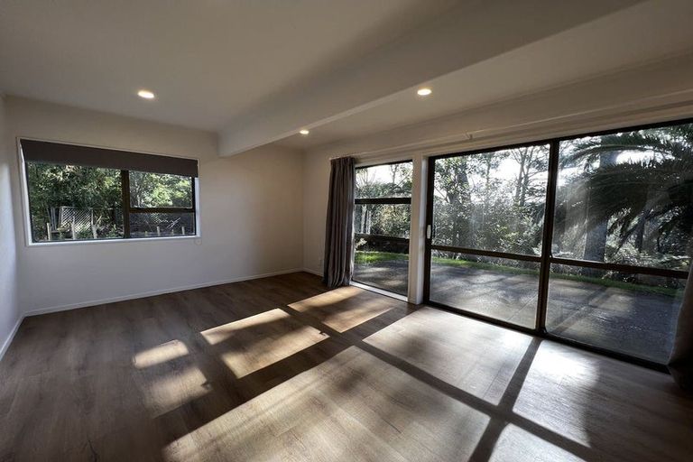 Photo of property in 4 Dalmeny Close, Murrays Bay, Auckland, 0630