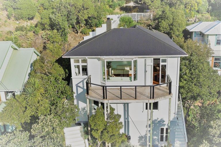 Photo of property in 53 Palliser Road, Roseneath, Wellington, 6011