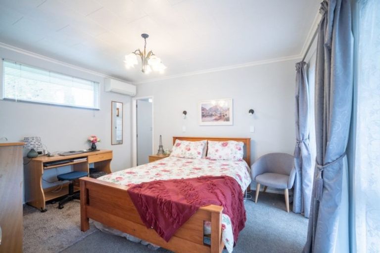 Photo of property in 9 Linmor Place, Terrace End, Palmerston North, 4410