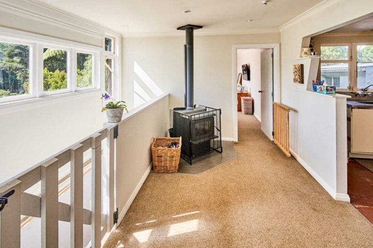 Photo of property in 33 Wyndham Road, Pinehaven, Upper Hutt, 5019