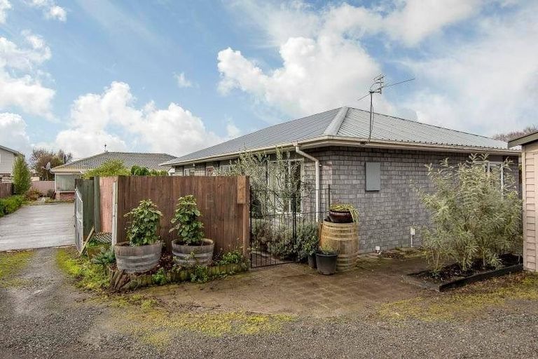 Photo of property in 2/24a Croziers Road, St Albans, Christchurch, 8052