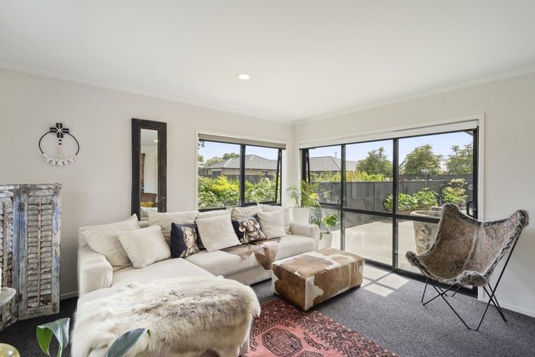 Photo of property in 8 Cooke Farm Grove, Waiwhakaiho, New Plymouth, 4312