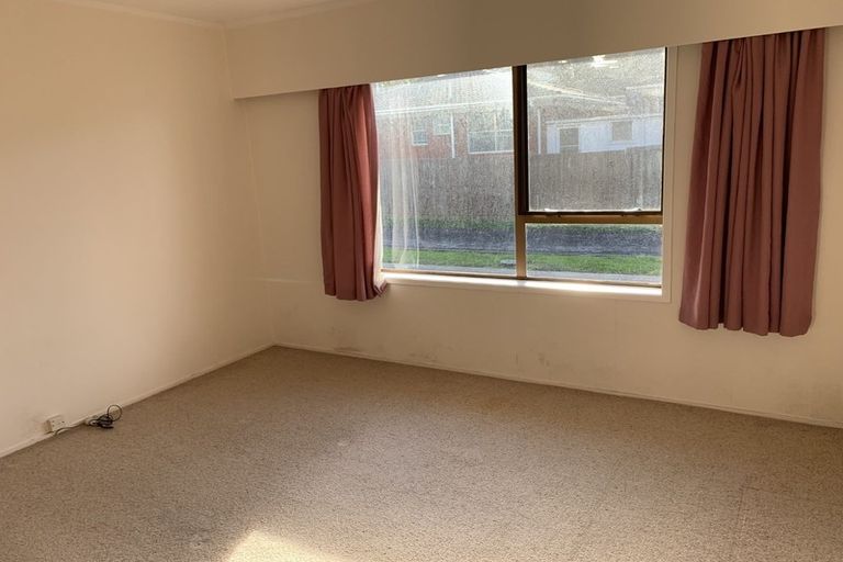 Photo of property in 2/13 Mannering Place, Hillcrest, Auckland, 0627