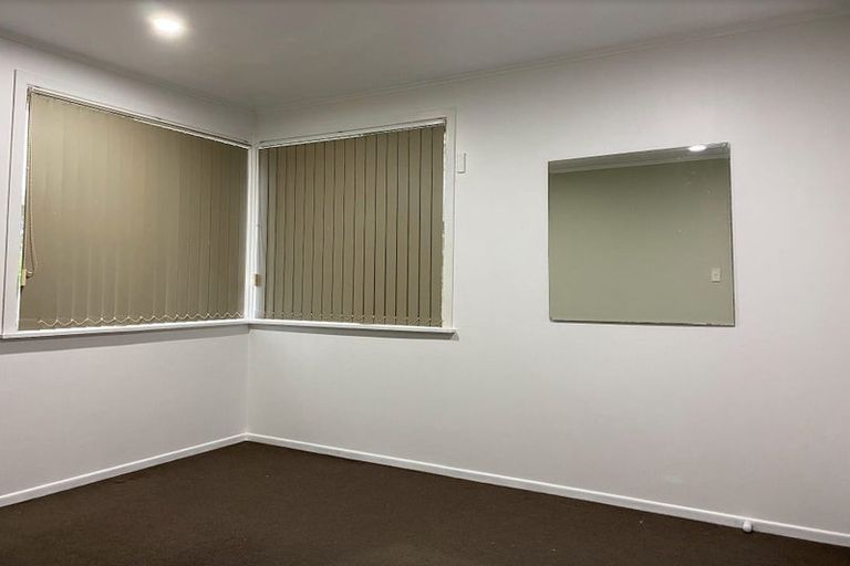 Photo of property in 15 Kiernan Place, Kelston, Auckland, 0602