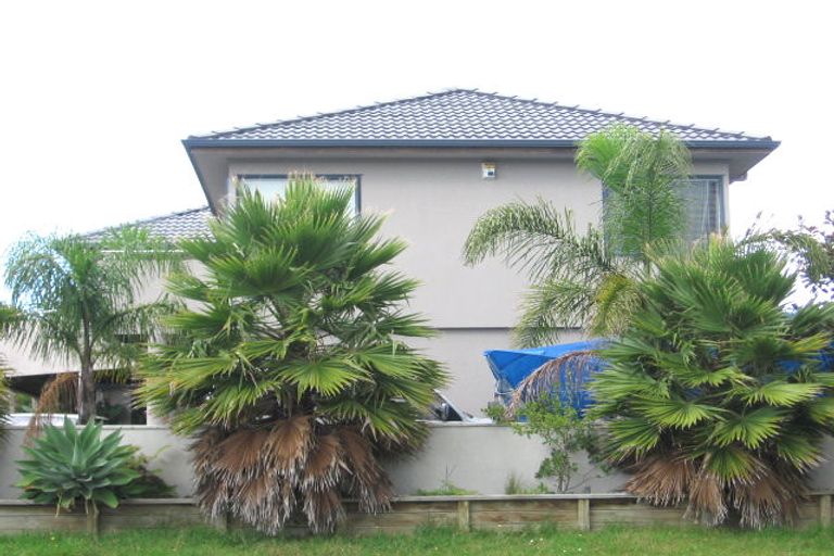 Photo of property in 2/66 Browns Bay Road, Rothesay Bay, Auckland, 0630