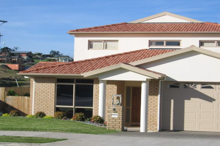 Photo of property in 60 Medallion Drive, Oteha, Auckland, 0632