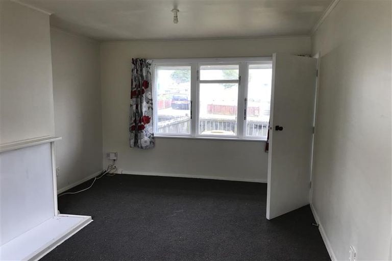 Photo of property in 27-33 Cheshire Street, Cannons Creek, Porirua, 5024