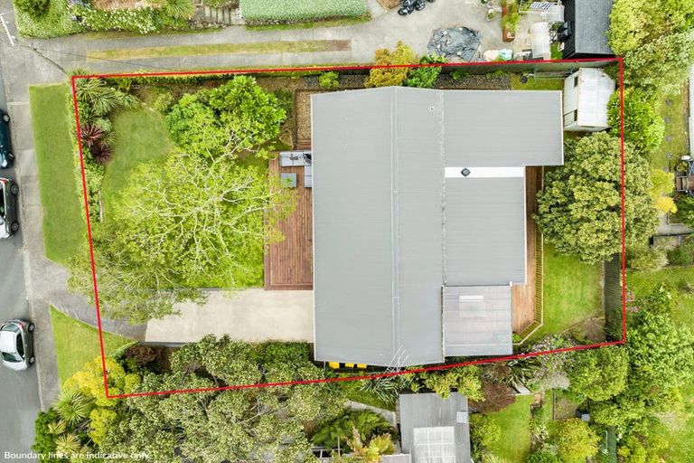 Photo of property in 122 Island Bay Road, Beach Haven, Auckland, 0626