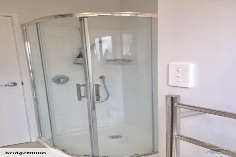 Photo of property in 2/50a Target Road, Totara Vale, Auckland, 0629