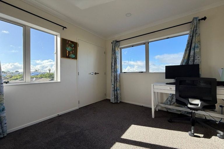 Photo of property in 4c Bill Phillip Place, Clendon Park, Auckland, 2103