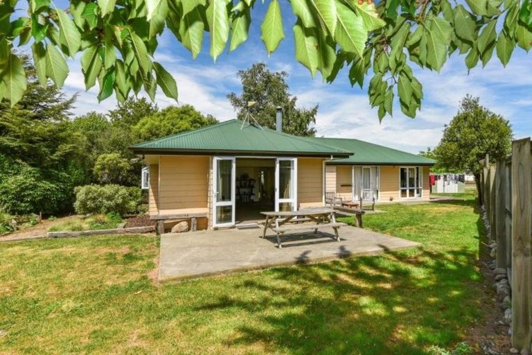 Photo of property in 15 Cross Street, Coalgate, 7673