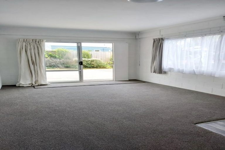 Photo of property in 1/5 Clematis Avenue, Murrays Bay, Auckland, 0630