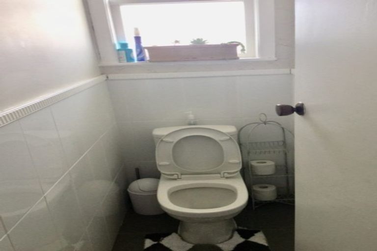 Photo of property in 15 Albert Road, Kelston, Auckland, 0602