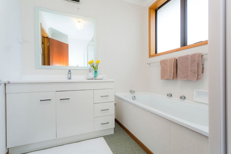 Photo of property in 1 Estuary Crescent, Fairfield, Dunedin, 9018