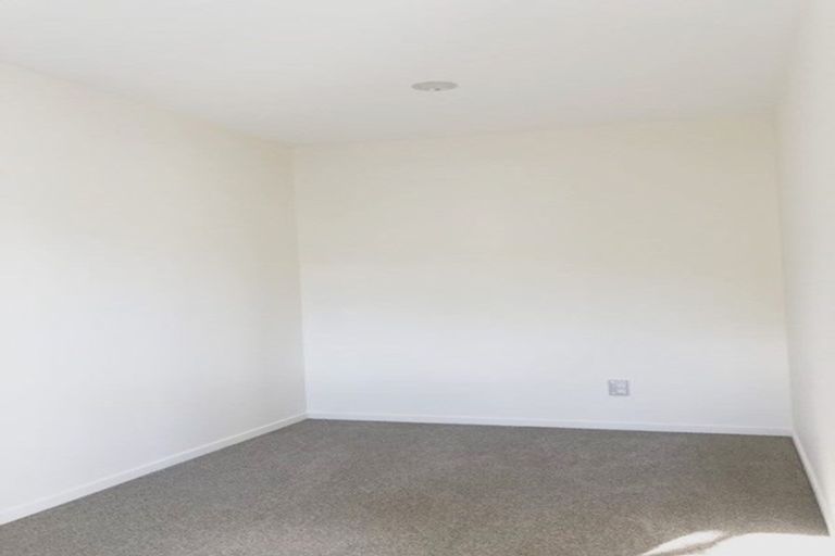 Photo of property in 17 Preston Avenue, Henderson, Auckland, 0610