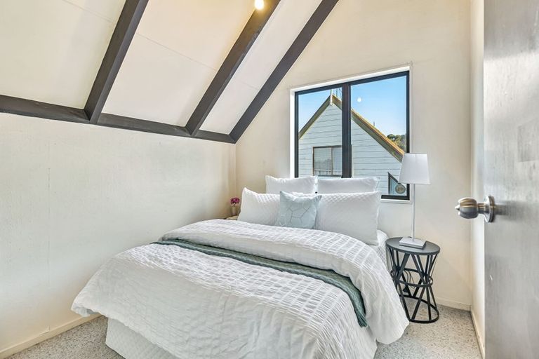 Photo of property in 2/5 Gloaming Place, Conifer Grove, Takanini, 2112