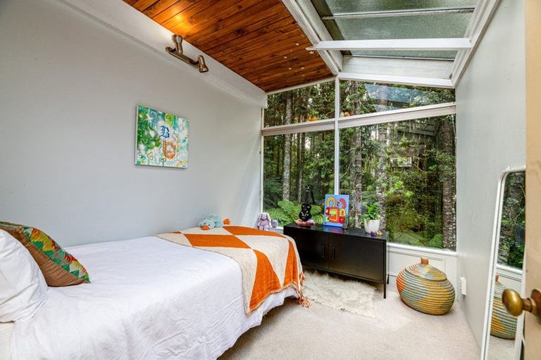 Photo of property in 30 Kopiko Road, Titirangi, Auckland, 0604