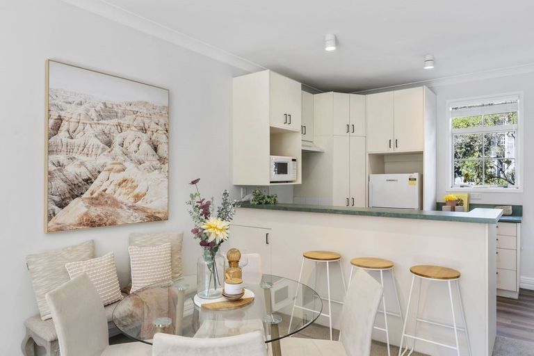 Photo of property in 54 Pipitea Street, Thorndon, Wellington, 6011