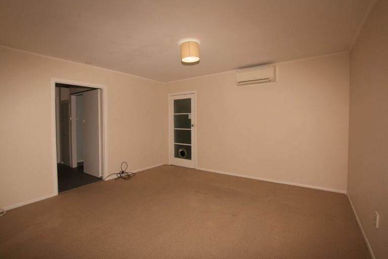 Photo of property in 41 Derwent Crescent, Titirangi, Auckland, 0604