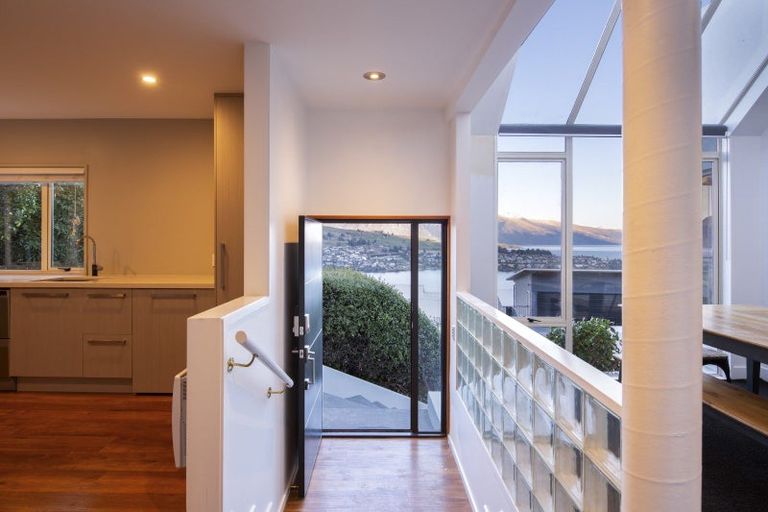 Photo of property in 11 Peregrine Place, Queenstown, 9300