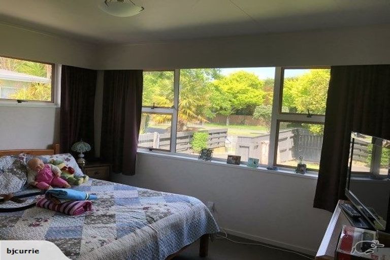 Photo of property in 60 John F Kennedy Drive, Milson, Palmerston North, 4414