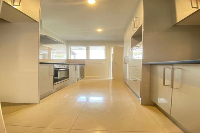 Photo of property in 2/3202 Great North Road, New Lynn, Auckland, 0600